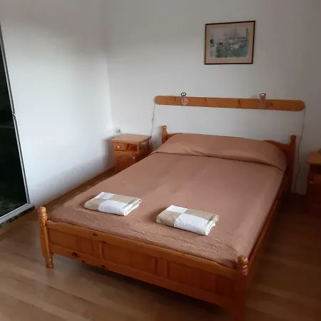 Konukevi Къща Поколения