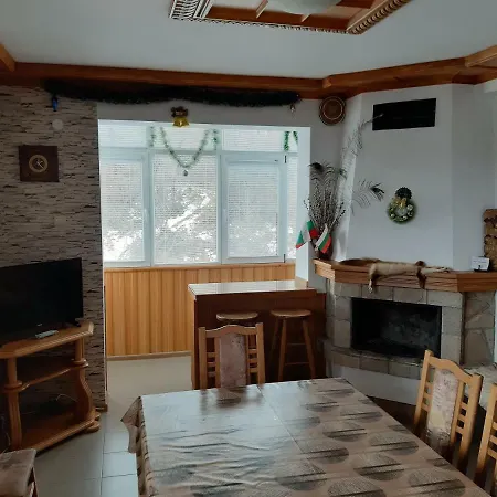 къща поколения Guest house Tryavna